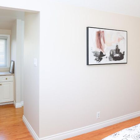 Spacious Two Bedrooms With Two Bathrooms Central Richmond 15Min To Yvr Airport Exterior foto